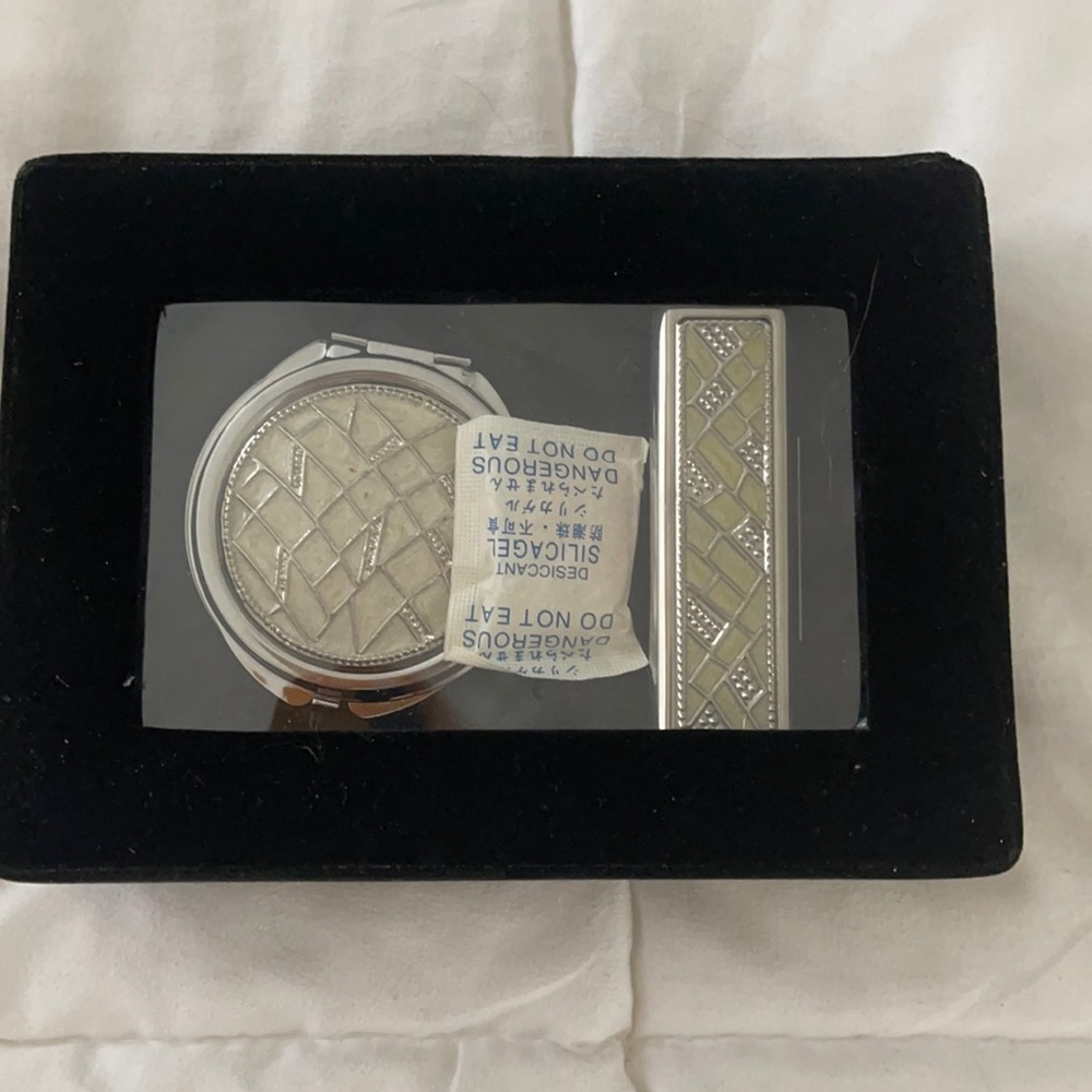 Vintage lipstick holder and double sided mirror